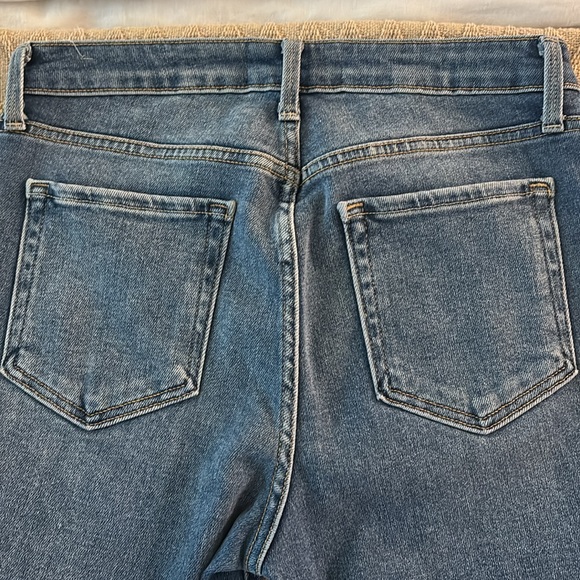 NWT! Cropped Straight Leg Jeans. Just Black Denim Brand - Picture 4 of 6